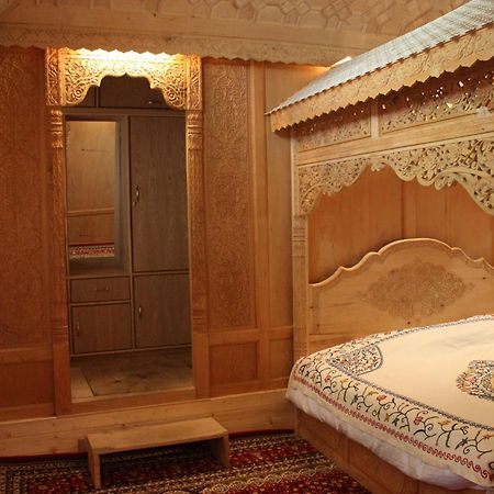 فندق كيلونا جروب أوف هاوس بوت Srīnagar المظهر الخارجي الصورة
