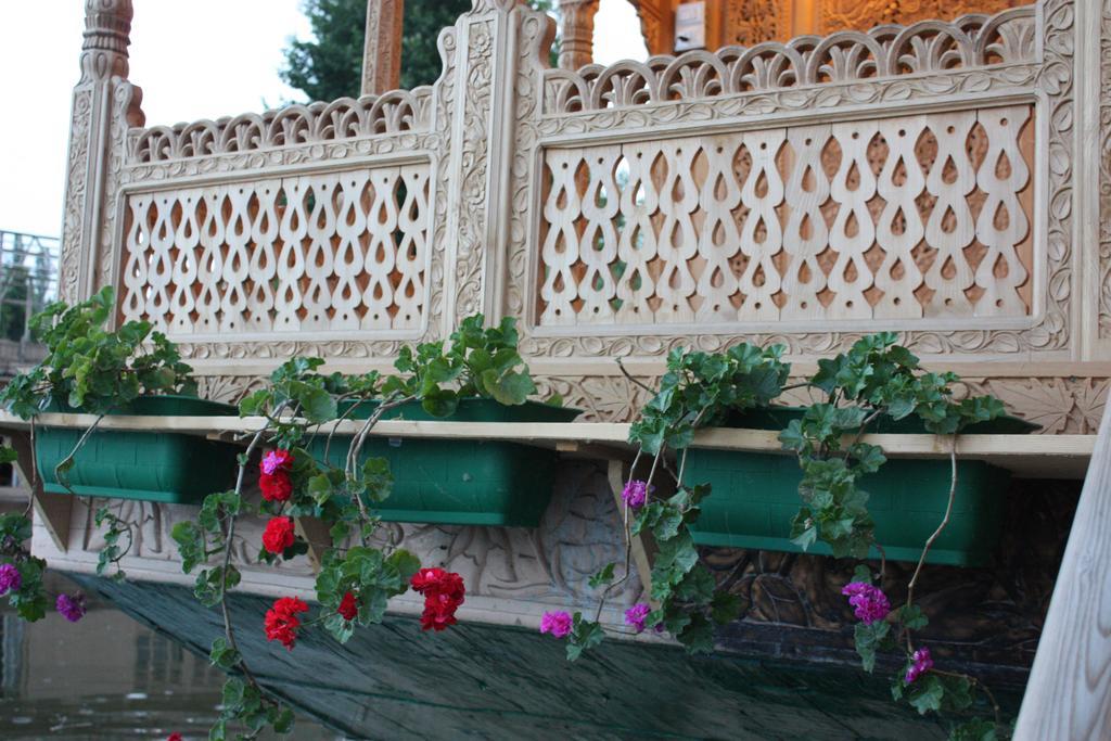 فندق كيلونا جروب أوف هاوس بوت Srīnagar المظهر الخارجي الصورة